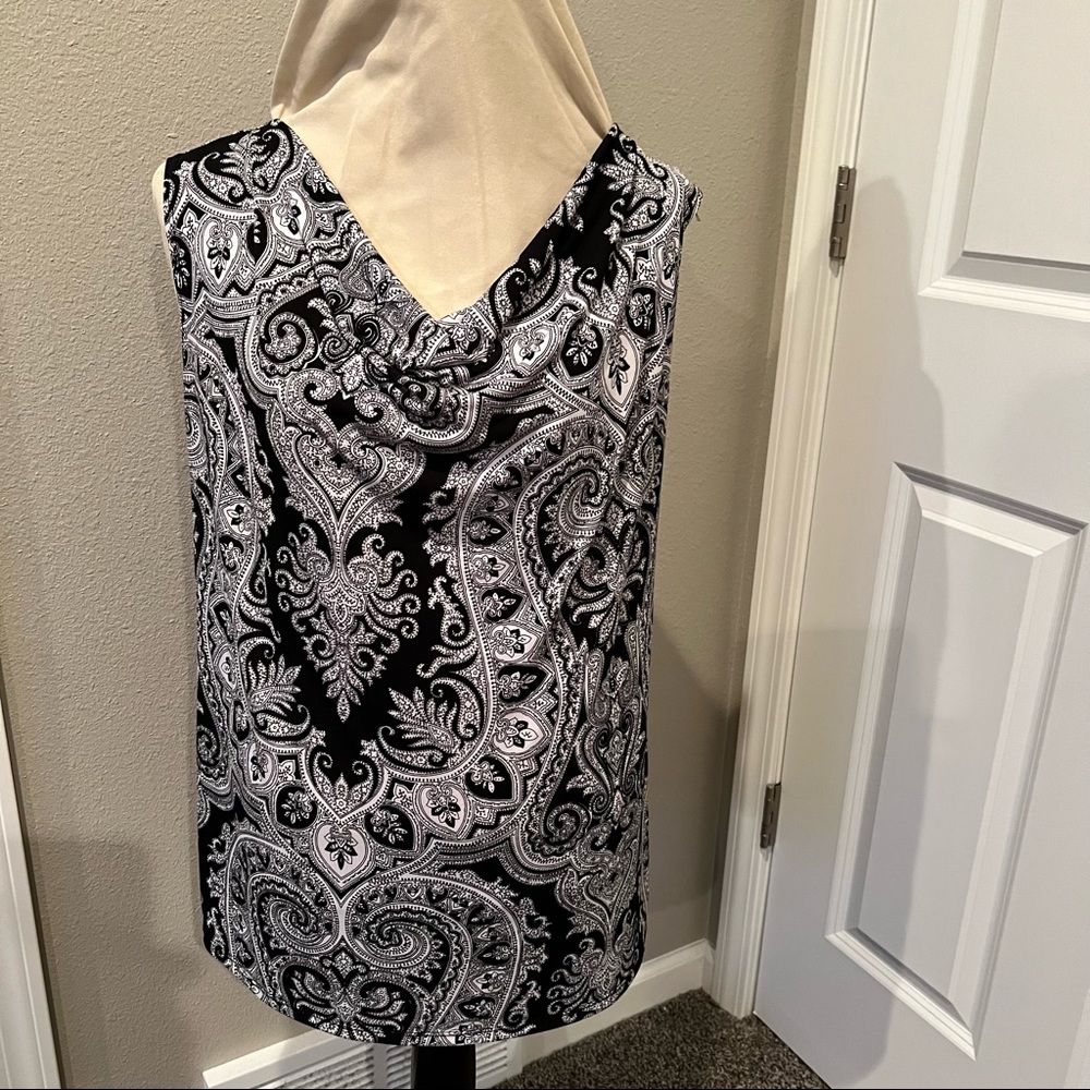 Black and white jacquard paisley detailed crew neck sleeveless blouse Size L